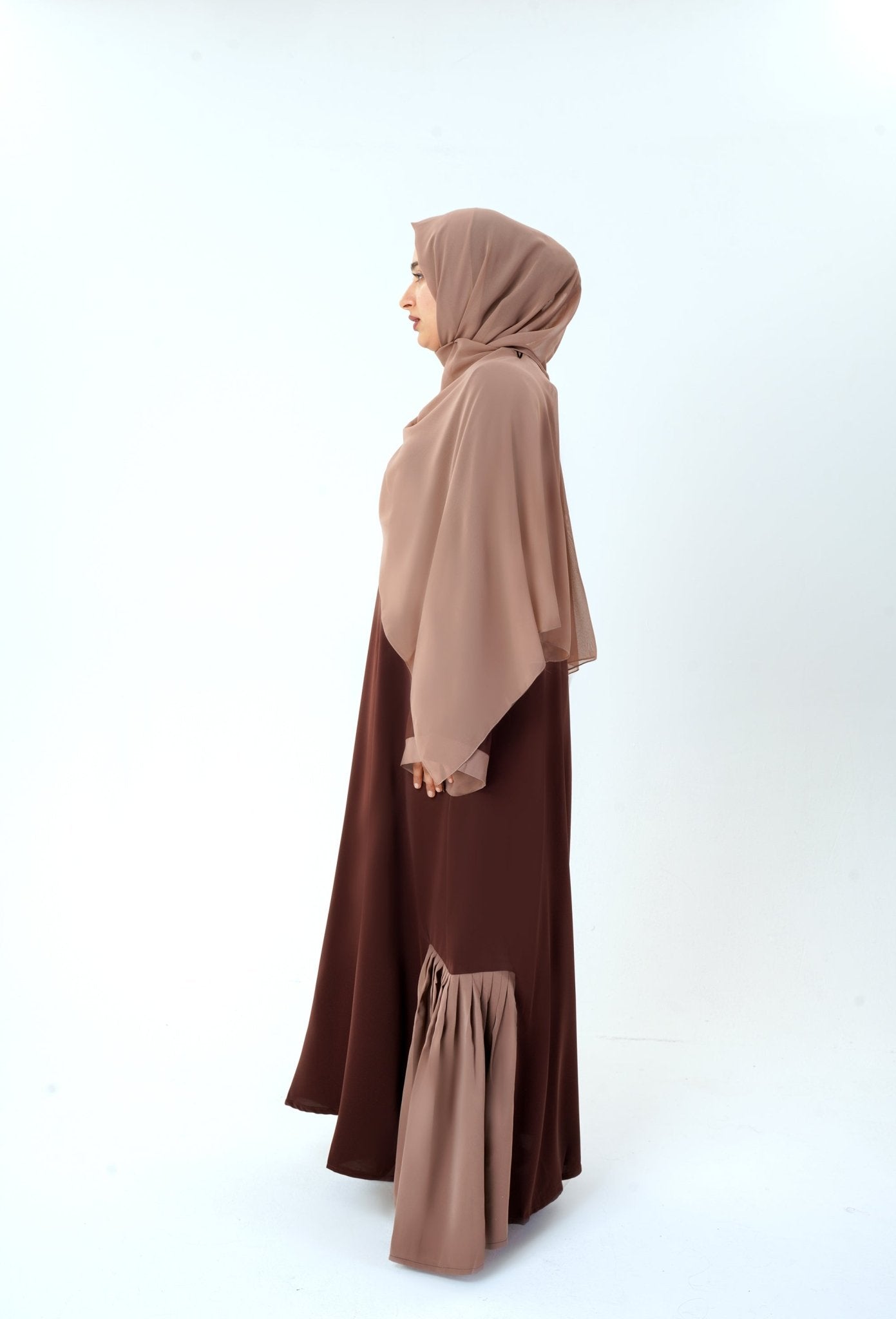 Woman wearing beautiful brown and beige abaya with pockets and matching hijab. Elegant Abaya by MODMOD UK