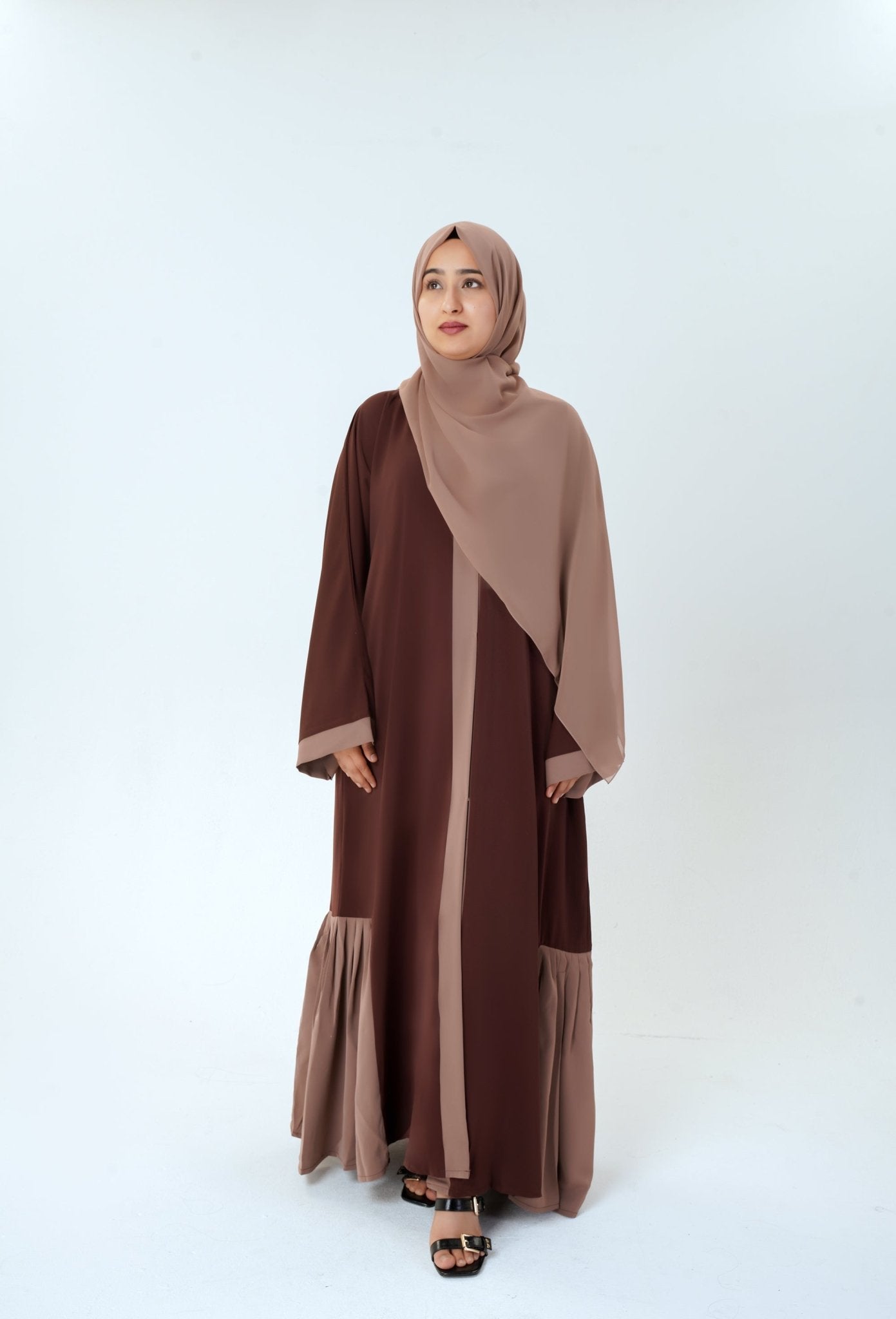 Woman wearing beautiful brown and beige abaya with pockets and matching hijab. Elegant Abaya by MODMOD UK 